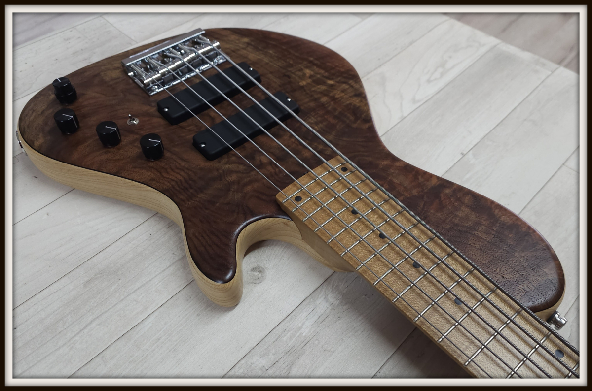 Sadowsky Custom Shop Single Cut 24-5 Walnut, Natural Transparent Satin, 2nd Hand